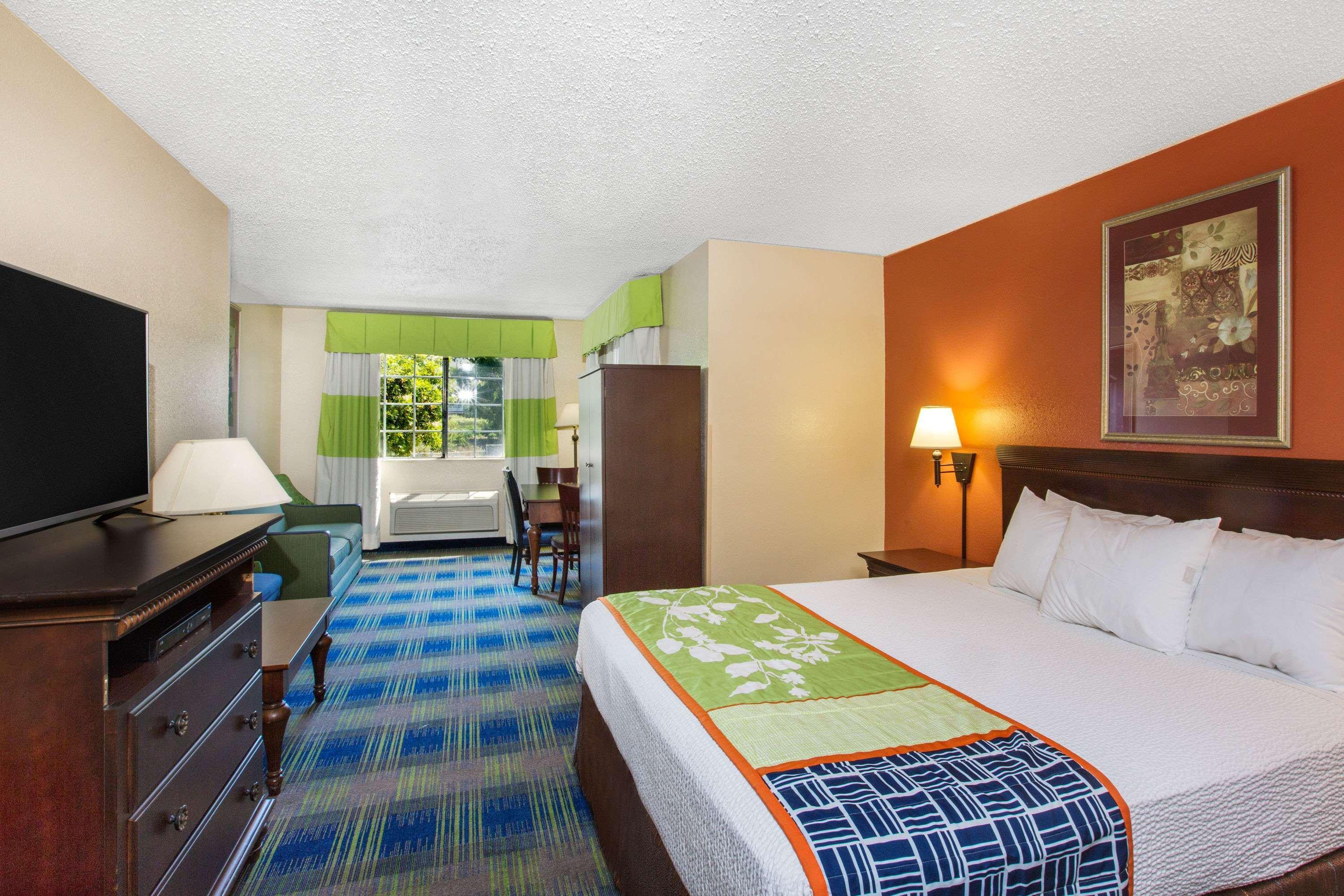 Days Inn By Wyndham Fremont Eksteriør bilde