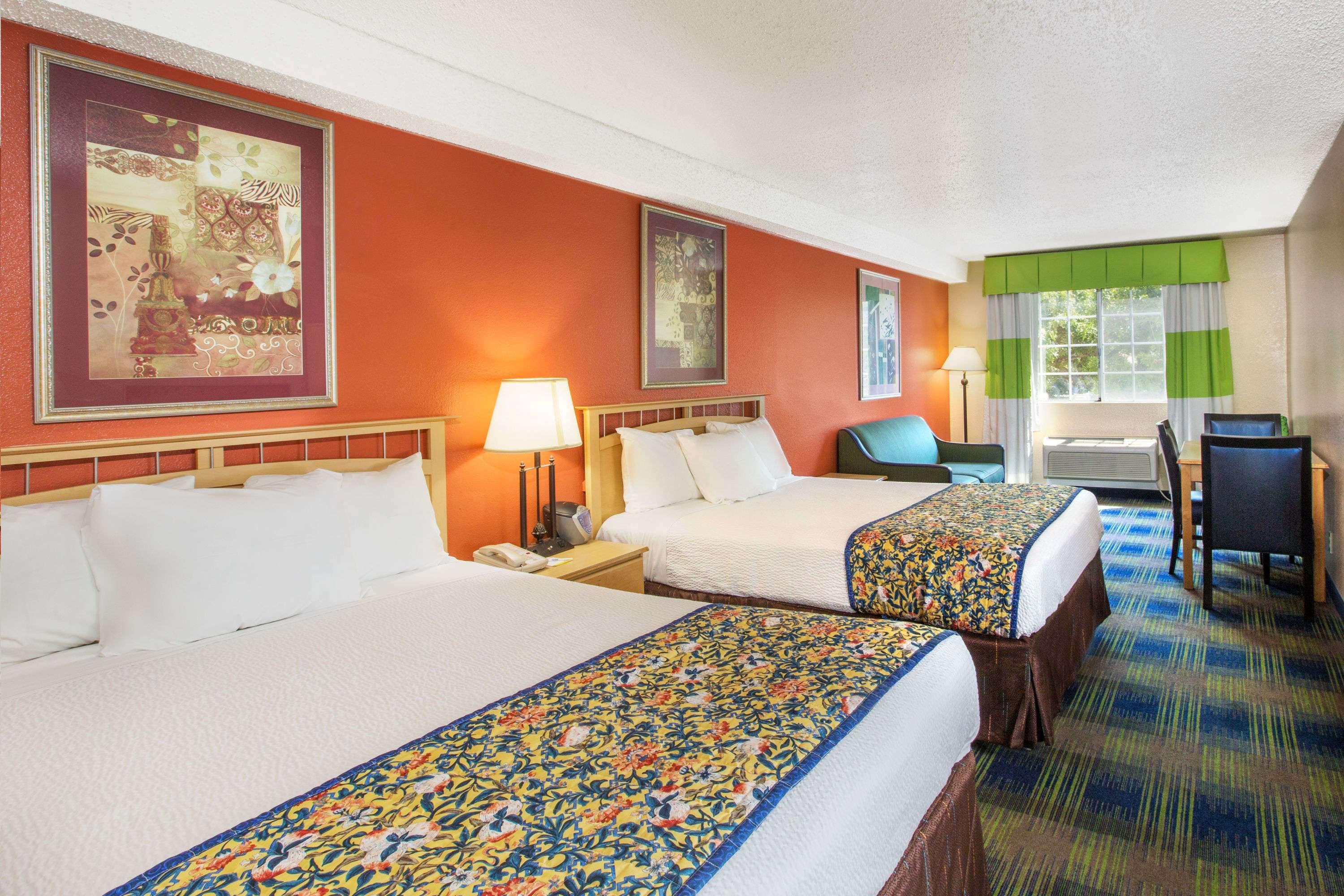 Days Inn By Wyndham Fremont Eksteriør bilde