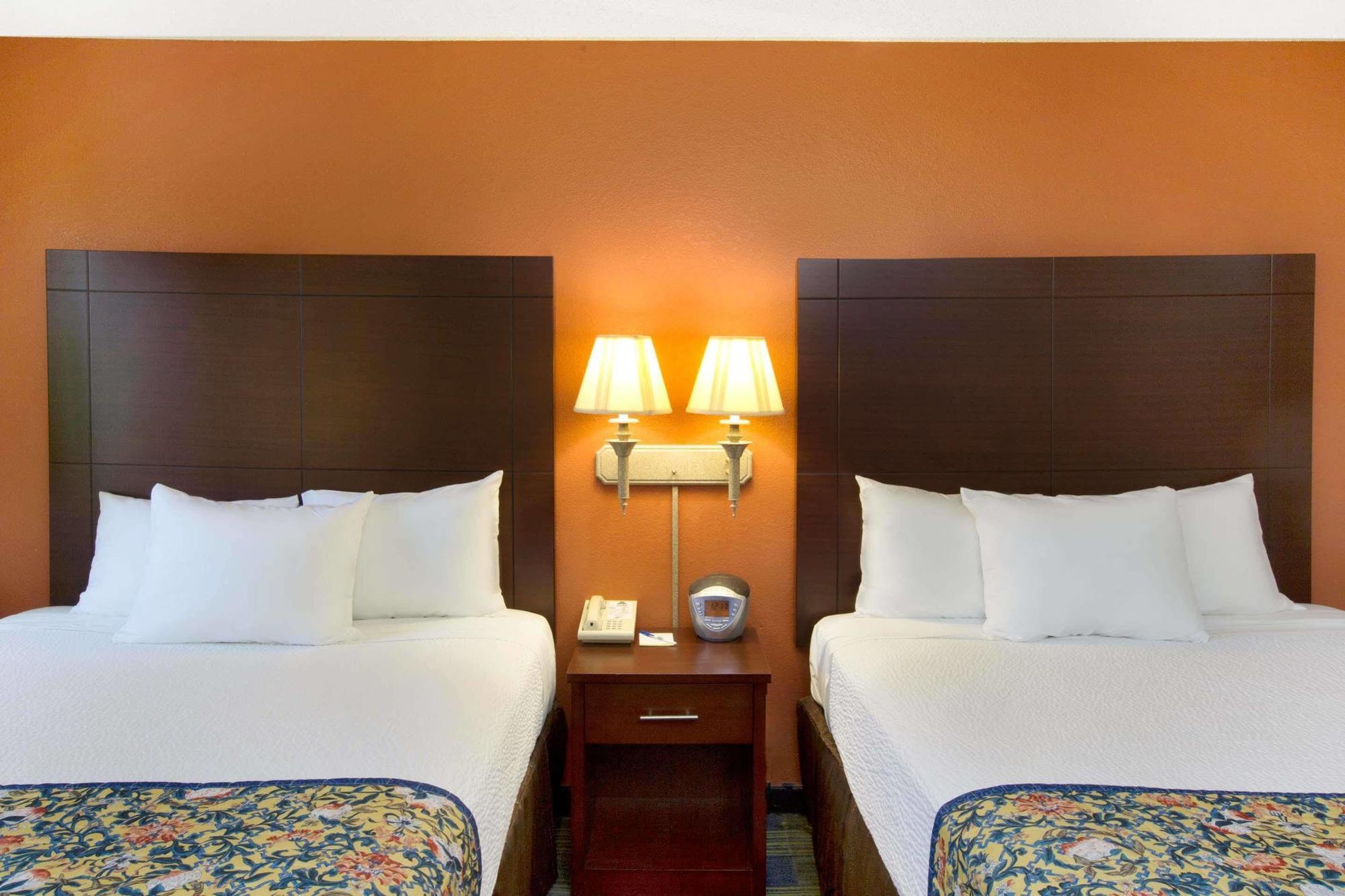 Days Inn By Wyndham Fremont Eksteriør bilde