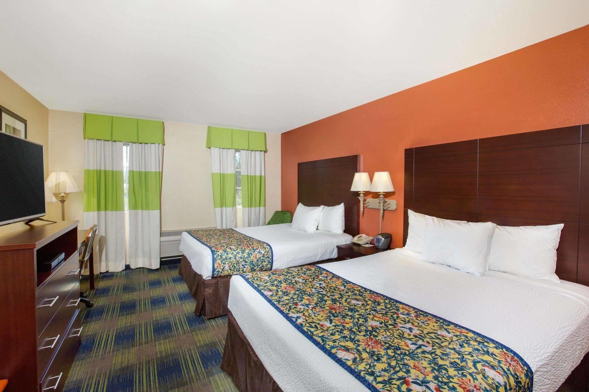 Days Inn By Wyndham Fremont Eksteriør bilde